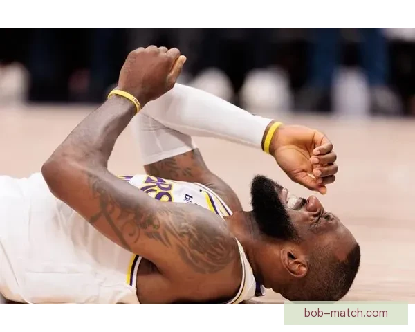 布朗赛季第33次砍三十分追平皮尔斯纪录坦言面对雷霆渴望全力取胜